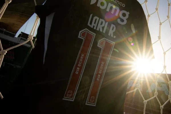 Vasco fecha patrocínio com Cremer para base e feminino até 2026