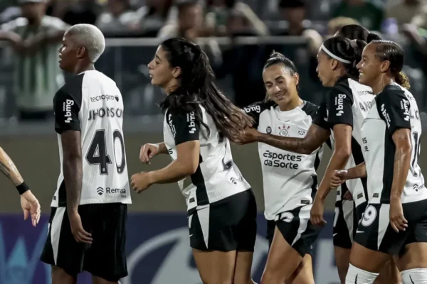 Brabas retomam liderança do Brasileirão Feminino com goleada sobre o Mixto