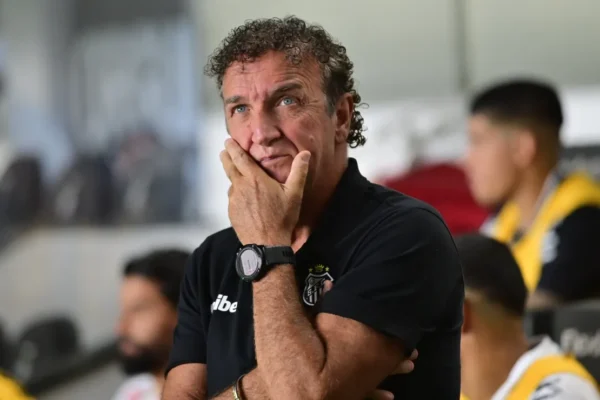 Santos: Cuca promove mudanças e João Ananias ganha chance contra Bragantino