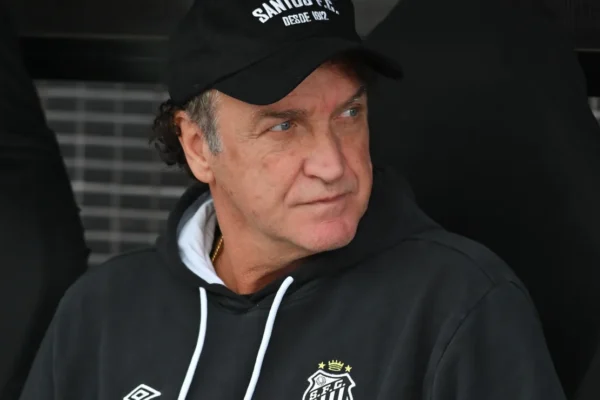 Cuca revela estratégia do Santos para intertemporada em Portugal