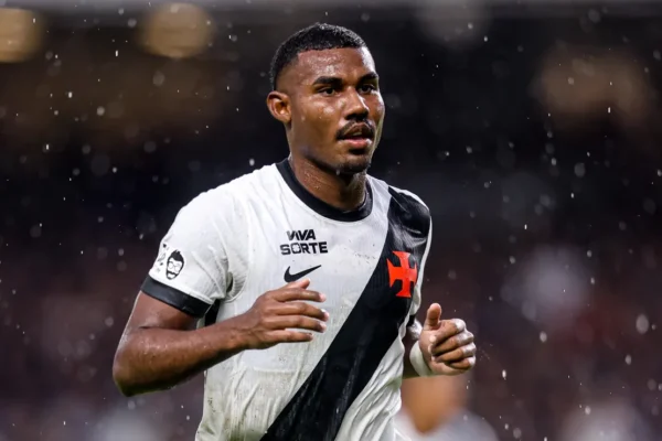 Vasco perde Cuiabano para clássico com Flamengo; veja prazo de volta