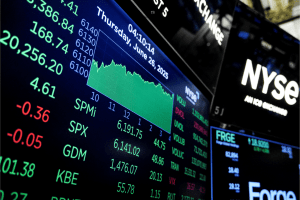 Wall Street abre semana no vermelho: investidores monitoram tensão com Irã