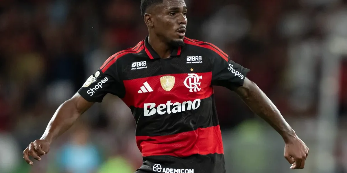 Evertton Araújo acerta trave e quase faz golaço pelo Flamengo na Libertadores