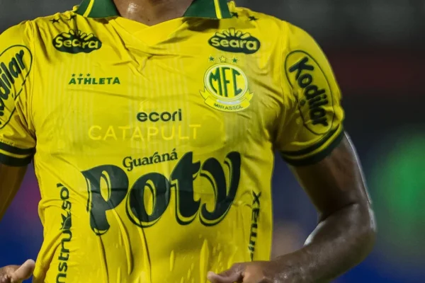 Flamengo vence Grupo City e fecha com joia de 16 anos do Mirassol