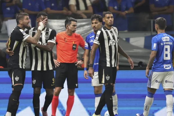 Áudio do VAR expõe polêmicas no clássico Cruzeiro x Atlético-MG