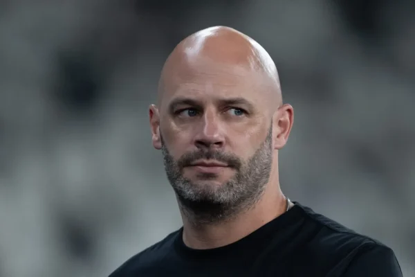 Franclim valoriza coletivo e explica ausência de Danilo após vitória do Botafogo
