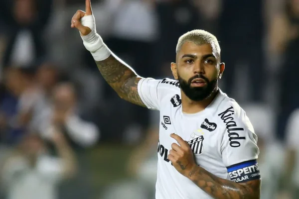 Gabigol volta a marcar e segue em alta; Santos vence e respira na Sul-Americana