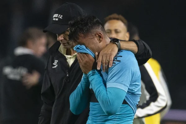 Gabriel Menino: nova lesão e o drama que pode tirá-lo de combate no Santos