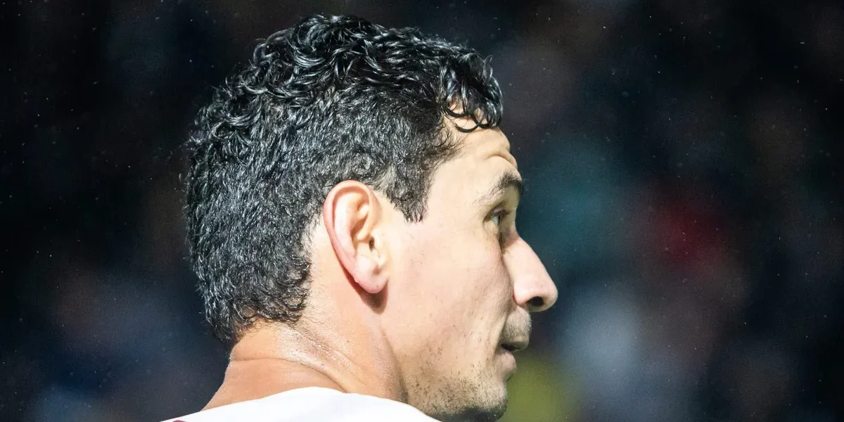 Santos joga balde de água fria em Ganso e descarta volta do meia