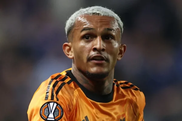 Liverpool entra na briga por Wesley, ex-Flamengo, e promete proposta