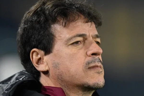 Diniz busca primeira vitória fora de casa no Brasileirão contra o Grêmio