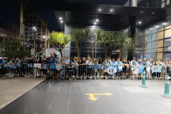 Grêmio: torcida apoia fora de casa e cobra reação mesmo com desfalques