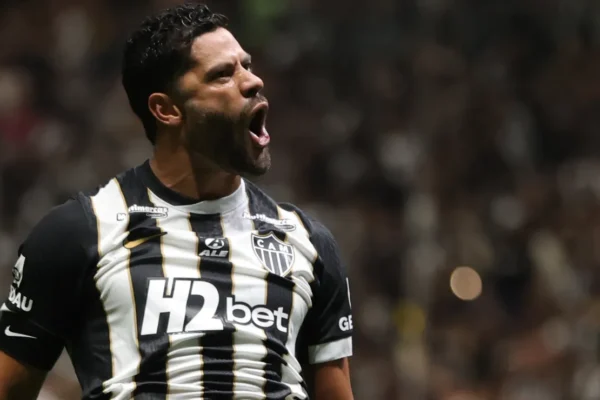 Hulk se despede do Atlético-MG com físico e técnica de craque aos 39 anos