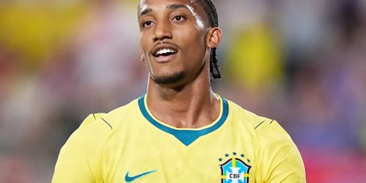 Barcelona mira João Pedro como plano B se negócio com Álvarez emperrar