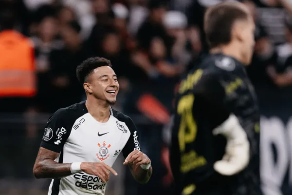 Lingard marca seu primeiro gol na Libertadores e Corinthians segue 100%