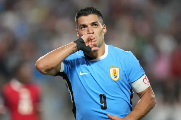 Fim de ciclo: Suárez fica de fora da pré-lista do Uruguai para 2026