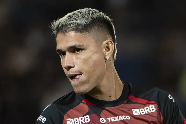 Luiz Araújo tem sondagem dos EUA, mas prioriza ficar no Flamengo
