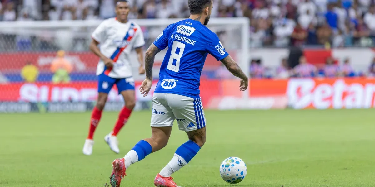 Matheus Henrique vai ao hospital após pancada e cuspir sangue no jogo do Cruzeiro