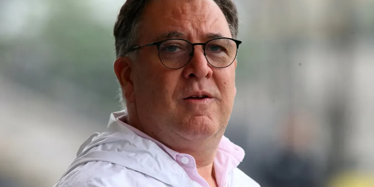 Marcelo Teixeira admite atraso em direitos de imagem e situação financeira crítica no Santos