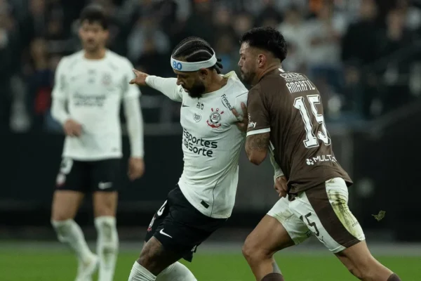 Corinthians já classificado, mas apático: derrota caseira para o Platense acende alerta