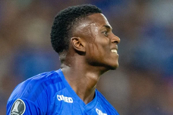 Néiser Villarreal vira xodó de Artur Jorge no Cruzeiro após gol decisivo
