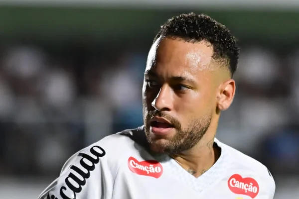 Neymar fora de ação: lesão na panturrilha tira craque do Santos por até 14 dias