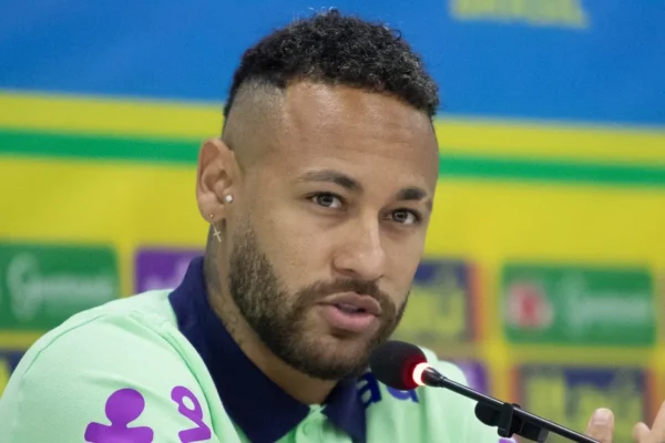 Seleção Brasileira monitora Neymar, mas confia em força total para estreia