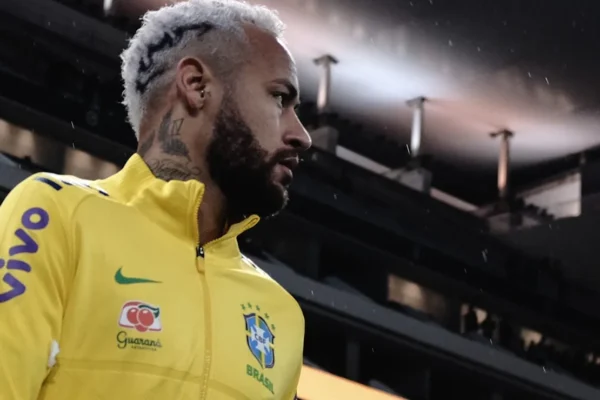 Romário aposta: Neymar se recupera a tempo e brilha na Copa