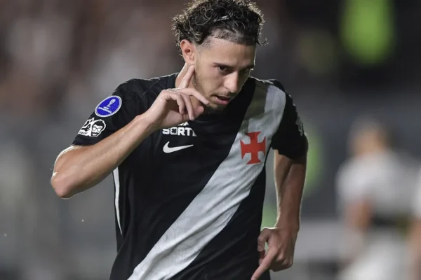 Nuno Moreira renasce com Renato e vive melhor fase no Vasco