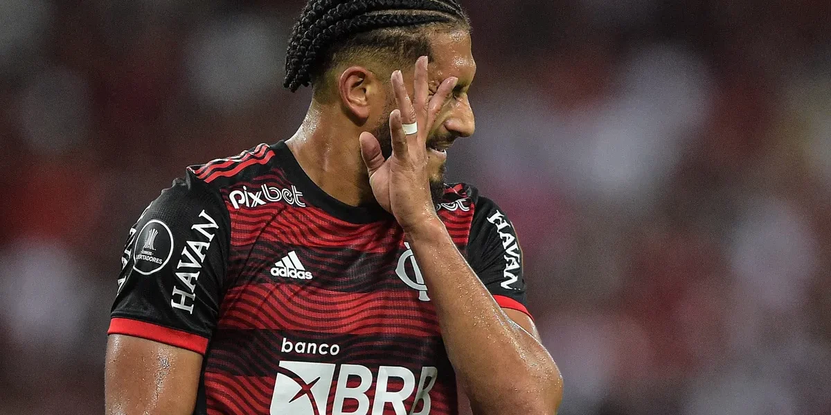 Ex-zagueiro do Flamengo, Pablo vive crise e nem estreou em 2026