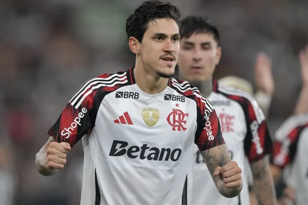 Pedro dispara na briga por vaga na Copa e coloca concorrentes na roda