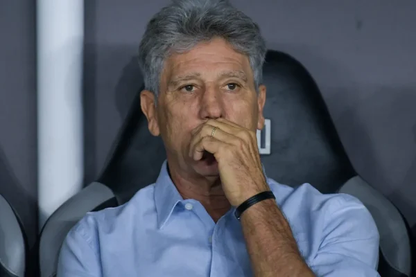 Diretor do Vasco defende Renato Gaúcho e assume culpa por crise: ‘Estamos com ele’