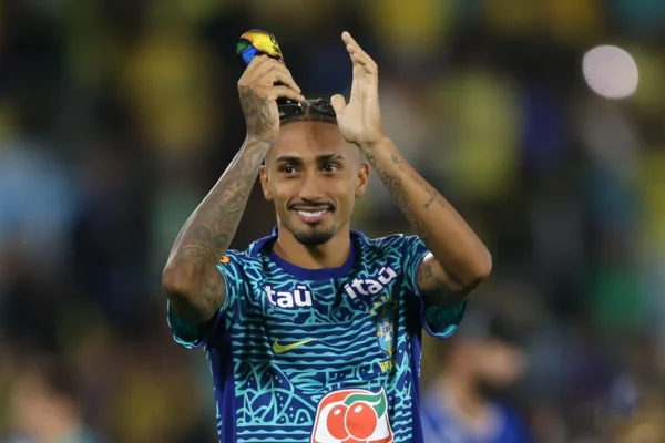 Raphinha está de volta: Barcelona garante atacante 100% para a Copa do Mundo