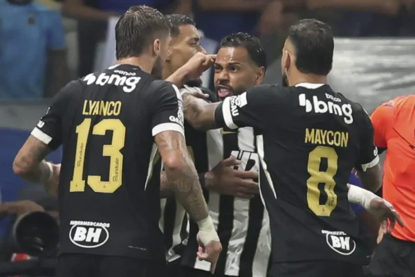 Renan Lodi detona Lyanco após expulsão e revela bastidor tenso no Galo