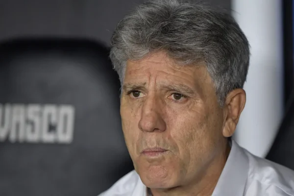 Renato Gaúcho desabafa após vitória do Vasco: ‘Covarde? Jamais!’
