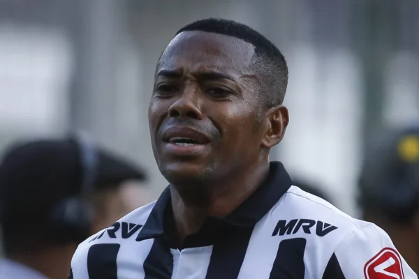 Robinho, da prisão, explode contra Neymar após suposta agressão ao filho