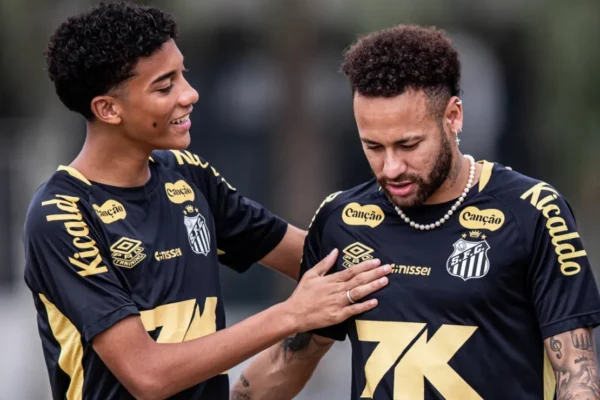 Neymar abraça Robinho Jr após gol e acaba com polêmica no Santos
