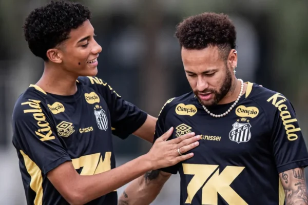 Neymar e Robinho Jr. enterram a polêmica e jantam juntos no hotel do Santos