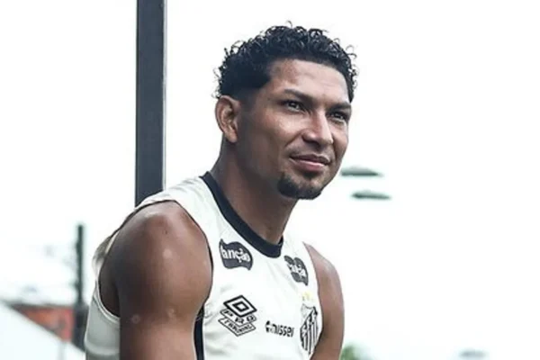 Rony ganha nova chance no Santos em meio a crise e saídas iminentes