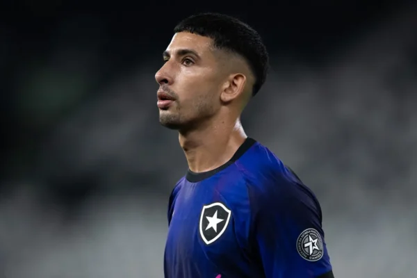 Botafogo leva quarto transfer ban da Fifa por Santi Rodríguez e busca reversão