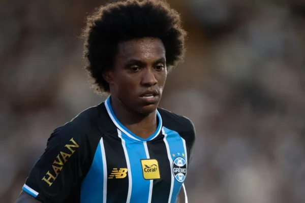 Willian revela função inédita no Grêmio após vitória tática de Luís Castro