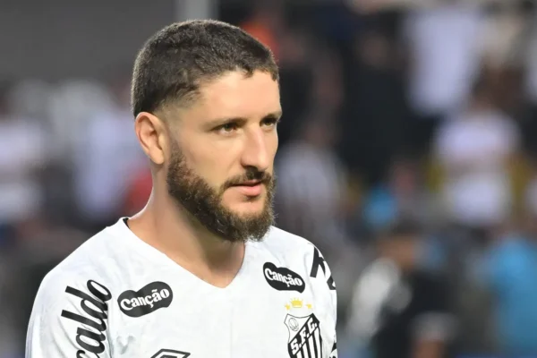 Santos coloca Zé Rafael, Mayke e Willian Arão na lista de negociáveis