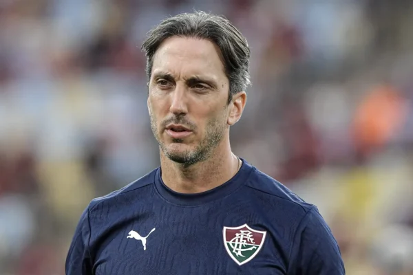 Zubeldía sob pressão no Flu, mas respaldo do elenco é total