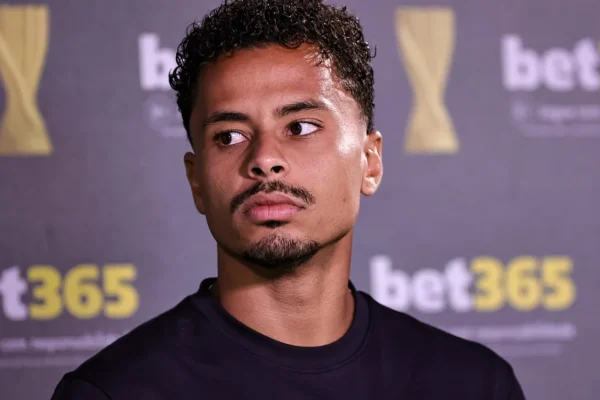 Diniz na encruzilhada: Allan pode ganhar vaga contra o Peñarol?