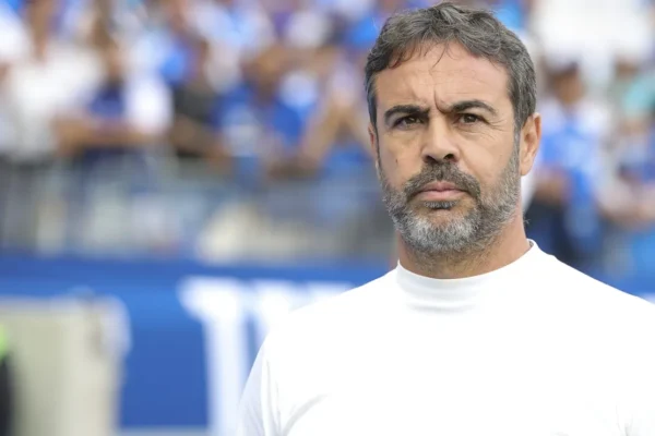 Artur Jorge detona pergunta sobre físico do Cruzeiro: ‘Não sei o que é ideal’