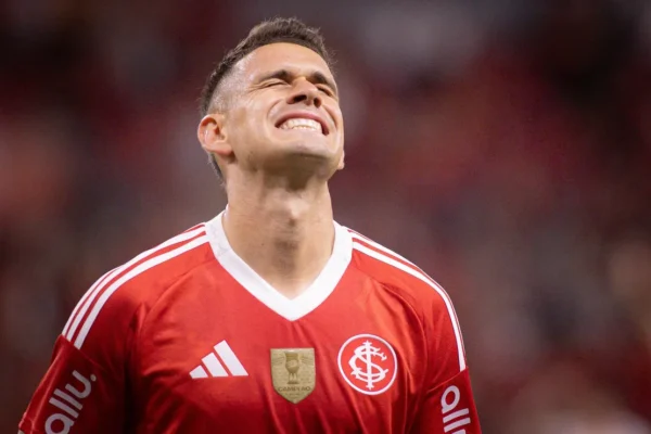Borré quer ficar no Inter, mas Coudet pode mudar tudo