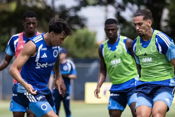 Cruzeiro coloca William e Chico da Costa à venda para turbinar elenco
