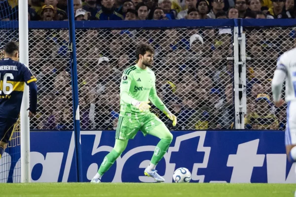 Cruzeiro resiste na Bombonera e arranca empate heroico contra o Boca