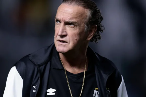 Cuca detona dívidas do Santos com jogadores e torce por Neymar na Seleção