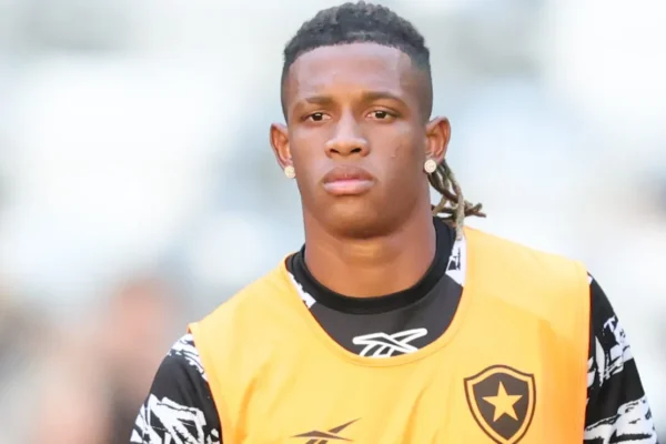 Danilo é cortado do Botafogo por motivos pessoais; futuro pode estar no Flamengo